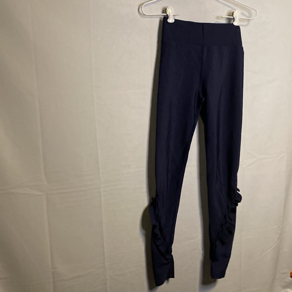 Carbon 38 leggings with design at bottom